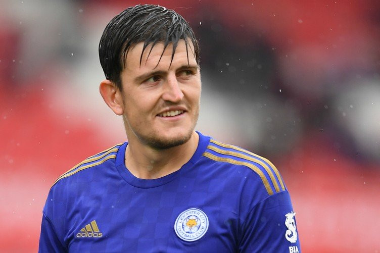 MU được cho là đang tiến sát việc sở hữu chữ ký của trung vệ Harry Maguire từ Leicester City. Với 90 triệu bảng sẽ giúp Maguire bỏ xa kỷ lục của Van Dijk, người được Liverpool mua với giá 75 triệu bảng.
