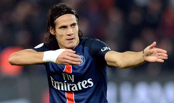 Cavani gia hạn hợp đồng cùng PSG: Trang Twitter của PSG vừa chính thức xác nhận việc Edinson Cavani đã đặt bút gia hạn hợp đồng cùng đội bóng. Cụ thể tiền đạo người Uruguay sẽ tiếp tục ở lại PSG thêm 3 năm, tức đến năm 2020. Trong khi đó những chi tiết khác trong bản hợp đồng mới này dành cho Cavani vẫn chưa được tiết lộ. Ảnh: Marca