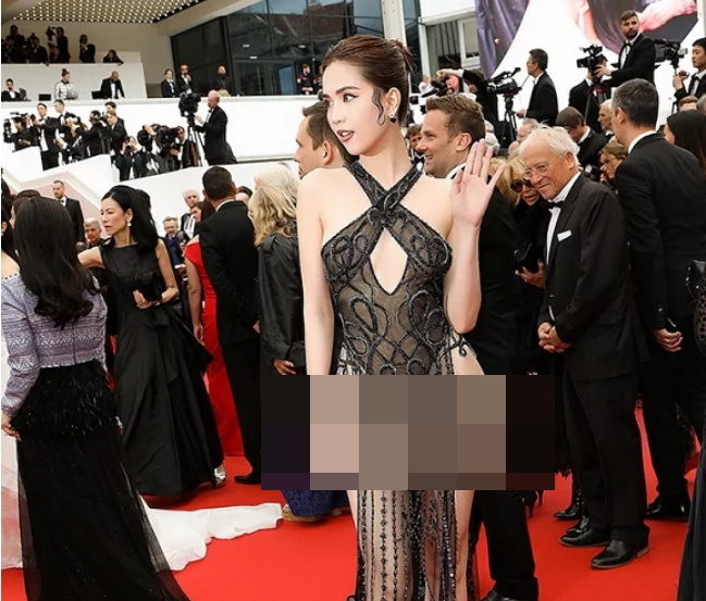 Không chỉ CĐM trong nước lên tiếng chê bai đối với bộ cánh phản cảm của Ngọc Trinh ở LHP Cannes từ CĐM trong nước, đến dân mạng Quốc tế cũng phải lên tiếng với lần xuất hiện này của nữ hoàng nội y.