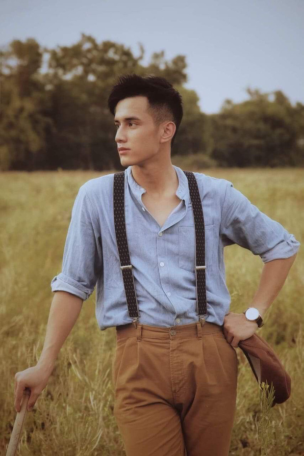 Tự nhận xét về mình, Đình Linh cho hay cậu là người khá hướng nội và hơi thu mình nên cũng ít tham gia các phong trào trong trường, rảnh rỗi Linh thường có sở thích nghe nhạc và nghiên cứu lịch sử, biết chơi guitar và từng theo học các lớp dancer.