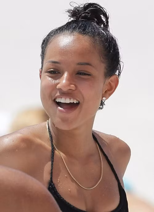 Ngoài công việc người mẫu và ca sĩ, người đẹp gốc Việt còn được biết tới là nhà thiết kế thời trang và thỉnh thoảng cô cũng đóng trong một số MV của bạn trai cũ Chris Brown.