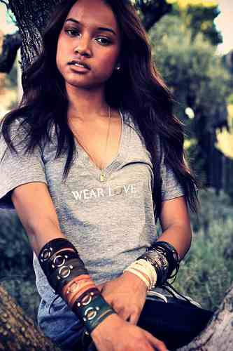 Karrueche Tran được biết tới là người mẫu kiêm ca sĩ.