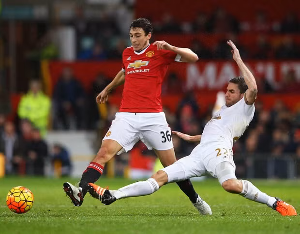 Khó khăn bước đầu ở Ngoại hạng Anh không ngăn cản được Darmian nằm trong kế hoạch của Mourinho. Đây là mẫu cầu thủ mà ông rất ưa chuộng bởi sự chắc chắn trong khâu phòng ngự mặc dù hỗ trợ tấn công còn kém.