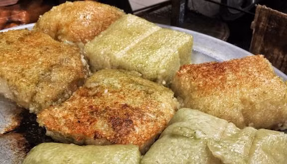 Ngày nay, bánh chưng rán không chỉ được ăn vào mỗi dịp Tết mà nó được bán phổ biến và các thức ăn đi kèm cũng phong phú hơn như xúc xích, lạp sườn, dưa bò ......