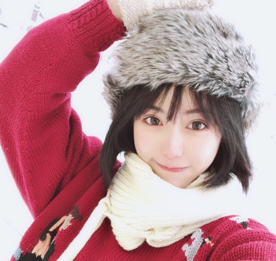 Hiểu Nhiễm có tên đầy đủ là Đường Hiểu Nhiễm sinh năm 1994 , hiện đang theo học Học viện Y học Quế Lâm.