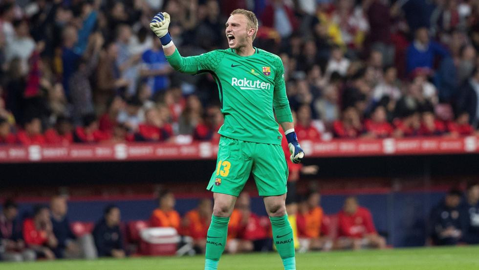 Barcelona chỉ để thủ môn dự bị Jasper Cillessen tới Liverpool, Napoli và Atletico Madrid khi đặt đủ 60 triệu bảng.