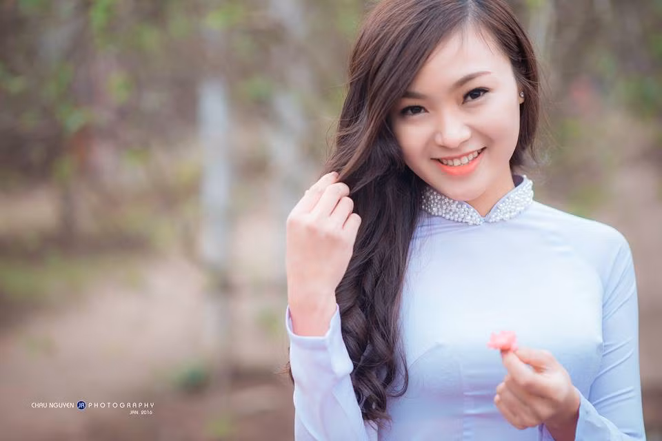 Nhiều người ngắm bộ ảnh đón xuân của Trang Kelly rất ấn tượng với bộ ảnh của cô hot girl này.