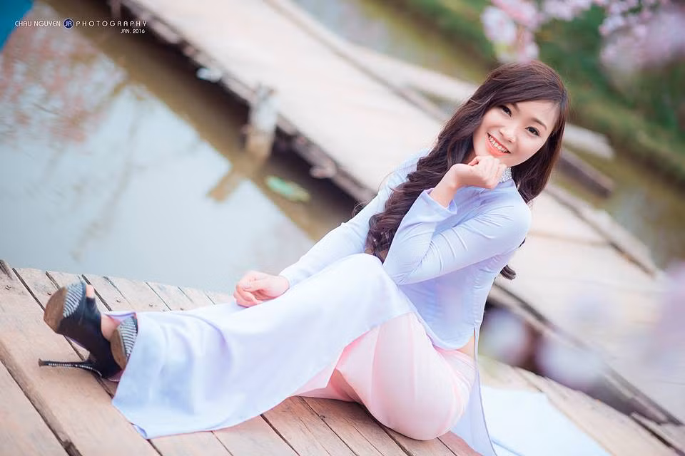 Nụ cười tỏa sáng của Trang Kelly khiến cho nhiều người cảm thấy ấm áp trong những ngày Hà Nội u ám.