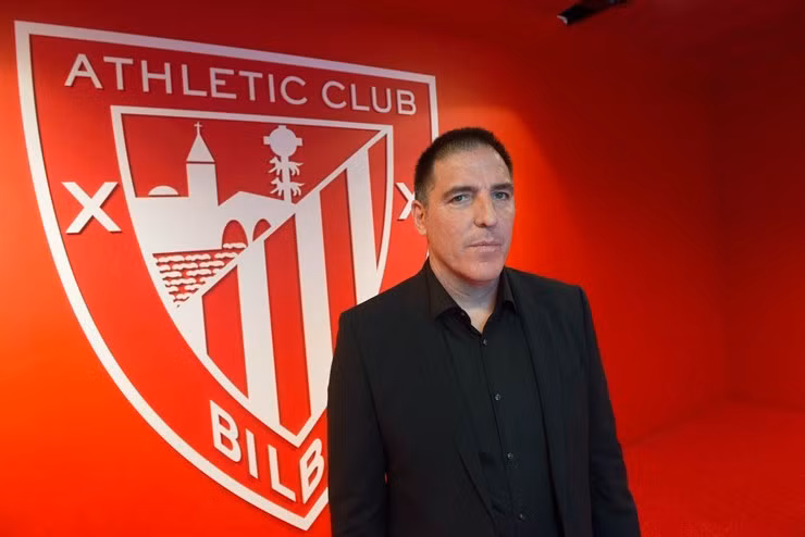 Athletic Club Bilbao đã chính thức sa thải HLV Eduardo Berizzo. Đây là điều không thể khác sau khi Bilbao trải qua 13 trận liên tiếp không thắng tại La Liga (hòa 8, thua 5). Thay thế Berizzo là HLV đội trẻ Gaizka Garitano.
