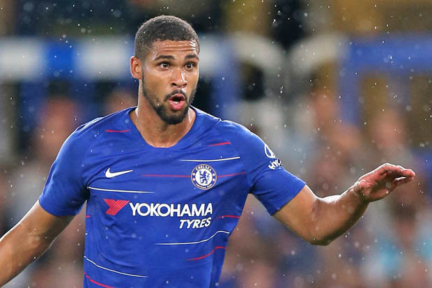 Eden Hazard đã hết lời ca ngợi người đồng đội trẻ Loftus-Cheek. Theo anh, Loftus-Cheek có thể trở thành một trong những cầu thủ xuất sắc nhất nước Anh trong những năm tới.