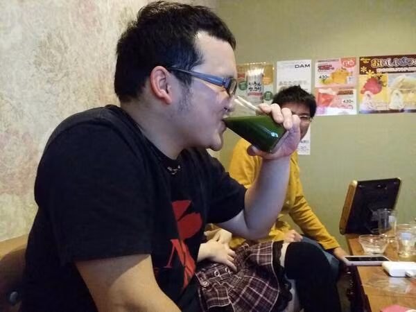 Rau quả ở Nhật Bản rất khó trồng nên nhiều bạn trẻ đã chọn cách sử dụng Aojiru để bổ sung chất xơ hàng ngày cho mình.