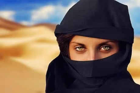 Du khách sẽ bị xem như “quấy rối” phụ nữ nếu như cố tình nói chuyện khi người kia không muốn hoặc nhìn lâu vào một người nào đó khi đến du lịch Dubai.