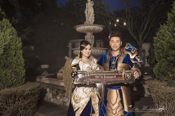 Nhiều người tỏ ghen tị với cặp vợ chồng game thủ World of WarCraft này khi họ đã tìm được bạn đời qua game. Bên cạnh đó là một đám cưới vô cùng xa hoa của họ.