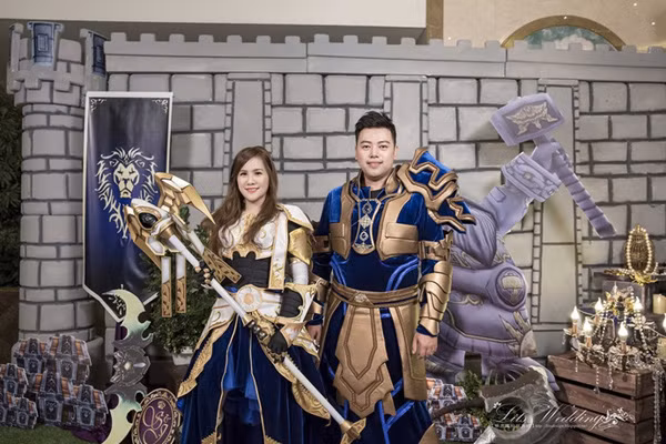 Trang phục và phụ kiện đi kèm được cặp đôi này lựa chọn vô cùng cầu kì để sao cho giống tỷ lệ 1:1 với trong game.