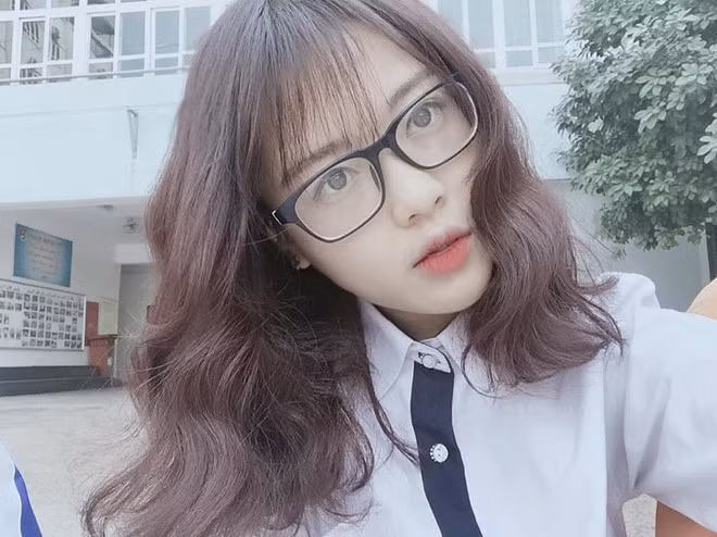 Cô gái Hà thành đó có tên Nguyễn Ngọc Mai Phương, học sinh lớp 12D2, trường THPT Đoàn Thị Điểm, Hà Nội.