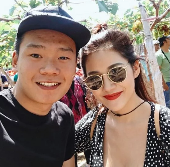 Khi hot girl Milan Phạm ăn mặc quyến rũ, hở ngực nhưng với tinh thần "tu luyện" của mình cầu thủ U23 Việt Nam - Nguyễn Thành Chung đã vượt qua cám dỗ.