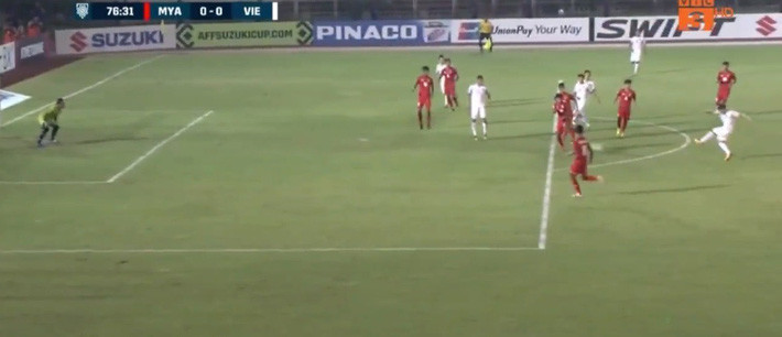 Cụ thể, tình huống ở phút 77, Sau cú dứt điểm từ ngoài vòng cấm của Quang Hải, thủ môn đội bạn đẩy bóng ra. Văn Toàn có mặt kịp thời để đệm bóng vào lưới.