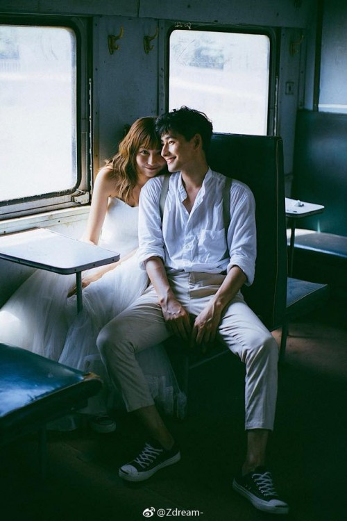 Cũng vì những lý do trên cặp đôi người Trung Quốc mới đây đã công bố bộ ảnh cưới chụp bằng máy film cực tình khiến dân mạng thích mê, thậm chí nhiều người còn phải có cảm giác "không muốn kết hôn cũng phải sốt ruột".