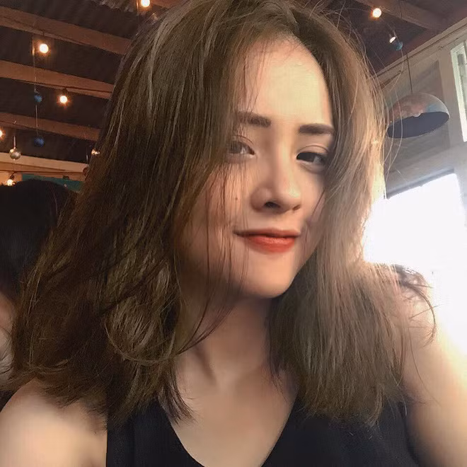 Chia sẻ về những lần bị tưởng nhầm là người nước ngoài, Nguyên Hương nói: "Mỗi khi ra đường ai cũng tưởng mình là con lai hay người nước ngoài thế là nói tiếng Anh với mình luôn. Sau một hồi quan sát thì mới biết mình là người Việt. Thế là mọi người cùng đồng thanh bảo: Nãy cứ tưởng bạn là người nước ngoài mà tụi tui thấy thầy cô giảng bài nhanh quá không biết bạn hiểu kịp không?".