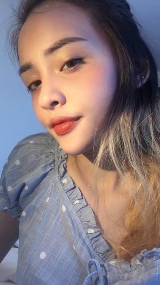 Nguyên Hương cũng tự thú nhận mình thuộc kiểu con gái thích tự lập và không muốn phụ thuộc vào gia đình nên dù mới 18 tuổi nhưng Hương đã có thể đi làm và kiếm tiền để có thể làm những thứ mình thích.