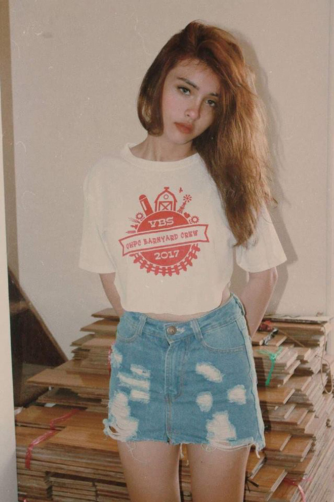 Lê Bùi Nguyên Hương 18 tuổi, đang là sinh viên năm nhất ngành Kinh doanh Quốc tế của trường Đại học Kinh tế - tài chính UEF TP HCM.