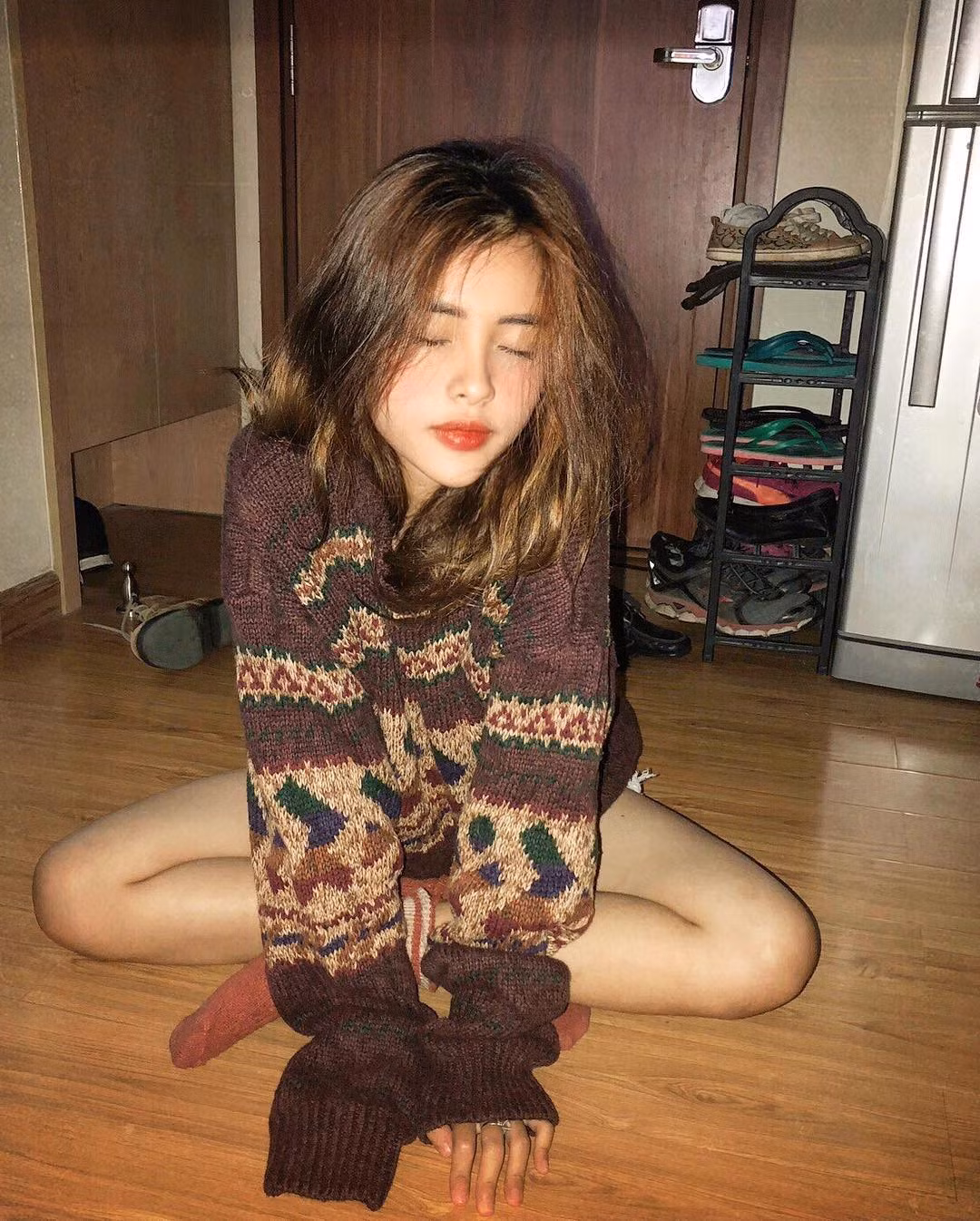 Mới nghe ai cũng nghĩ Nguyên Hương khá nữ tính, thế nhưng, đằng sau vẻ ngoài ấy lại là một cô nàng cực kì cá tính và còn có khả năng chơi tất cả các môn thể thao như cầu lông, bóng rổ, bơi lội, skateboard , tennis.