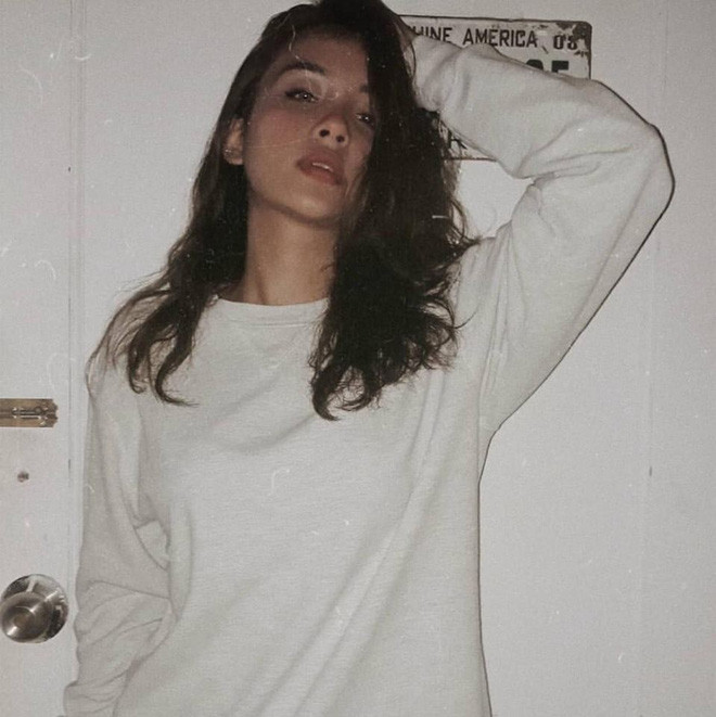 Tuy cả bố và mẹ của Nguyên Hương đều là người Việt nhưng nữ sinh 10X này lại sở hữu nét đẹp cực Tây khiến ai nhìn cũng lầm tưởng là người nước ngoài bởi sở hữu vẻ ngoài ấn tượng với chiếc mũi cao, đôi môi dày và gương mặt vô cùng sắc nét.