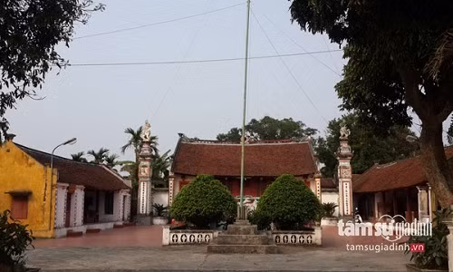 Gap ac mong tin don tran gam trong ngoi den Mau