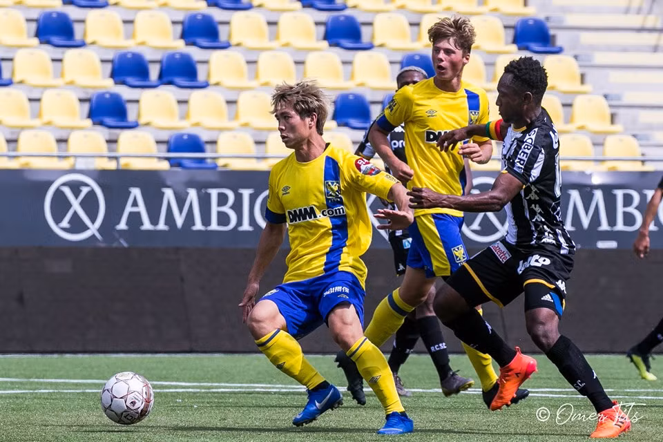 Dù được xếp đá cao nhất trên hàng công nhưng cảm giác bóng của Công Phượng không thực sự tốt và sự liên lạc với các đồng đội phía dưới bị đánh giá quá yếu.