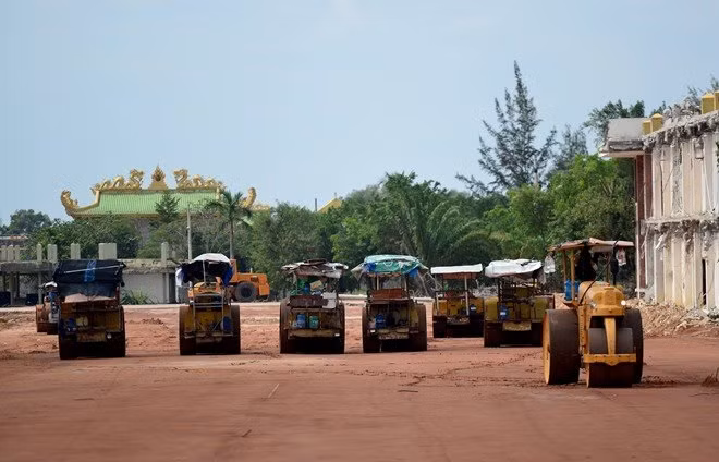 Trường đua có diện tích 22 ha theo hình thức 5 trong 1 gồm nhiều môn đua ngựa, môtô nước, đua chó... dự kiến hoàn thiện và hoạt động cuối tháng 12 tới.