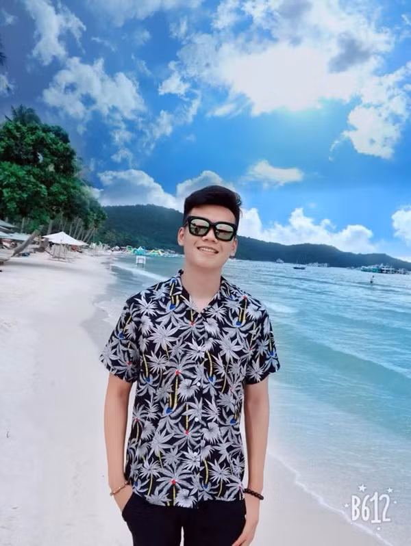 Nguyễn Thành Chung sinh năm 1997, quê Tuyên Quang, là hậu vệ của CLB Hà Nội và cũng là một gương mặt điển hình không thể vắng mặt trong bộ sưu tập dàn cầu thủ đẹp trai này.