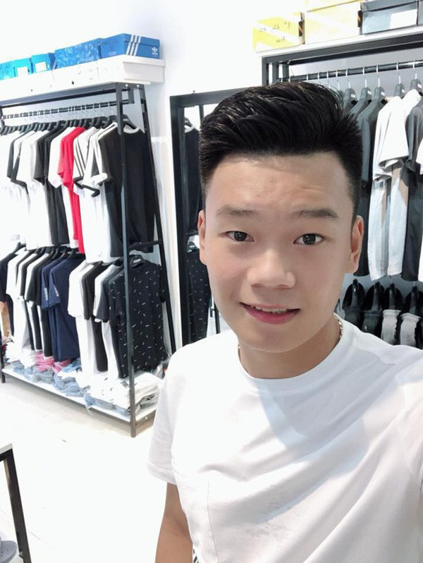 Bên cạnh việc là một cầu thủ bóng đá, Thành Chung hiện còn là chủ một cửa hàng thời trang tại Hà Nội.