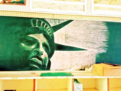 Bức tranh 3D vẽ tượng nữ thần tự do.