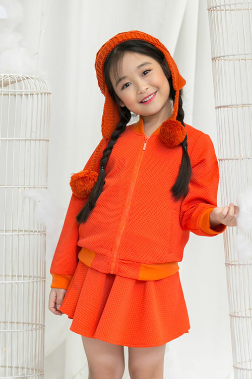 Hiện nay, cô bé 6 tuổi đang theo học tại một trường tiểu học tại thành phố Cần Thơ, đồng thời sở hữu một fanpage hơn 2200 người theo dõi.