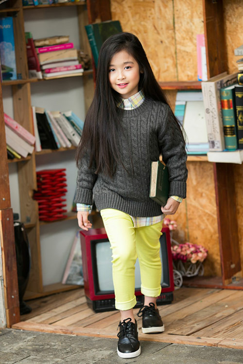 Khi ngắm những bộ hình thời trang của sao nhí Bảo Ngọc, nhiều người nhận xét rằng nếu cứ phát triển theo đúng lộ trình thì cô bé người Cần Thơ này còn tiến xa trên con đường nghệ thuật của mình.