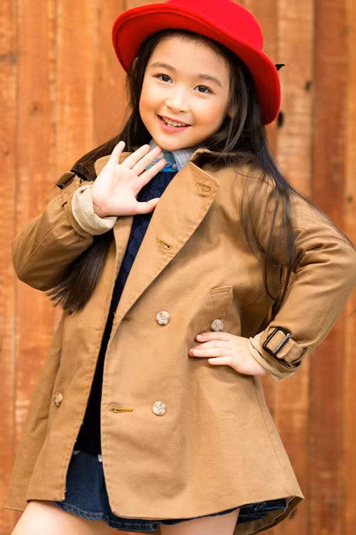 Dù không được giải thưởng cao trong chương trình nhưng với vẻ đáng yêu với đôi mắt cười, khuôn miệng xinh và chiếc cằm nhọn đậm nét con gái miền Tây khiến sao nhí Đồ rê mí này thu hút được rất nhiều fan hâm mộ.