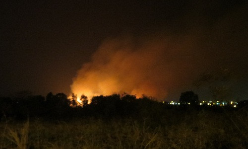 Kinh hoang kho dan cu boc chay, no long troi