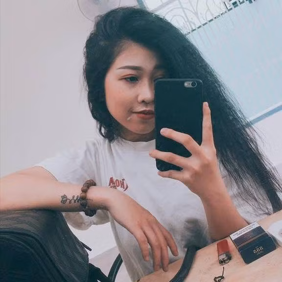 Tự mình tìm hiểu về kiến thức giảm cân trên mạng, Hiếu bắt đầu lộ trình ăn kiêng kết hợp với thể dục mỗi ngày. Giảm tinh bột trong các bữa ăn, tăng cường rau và trái cây, tập trung ăn vào buổi sáng, buổi trưa và tối chỉ ăn sữa chua. Cùng với đó là việc kết hợp với vận động, tập luyện thể thao để đốt cháy lượng mỡ thừa.