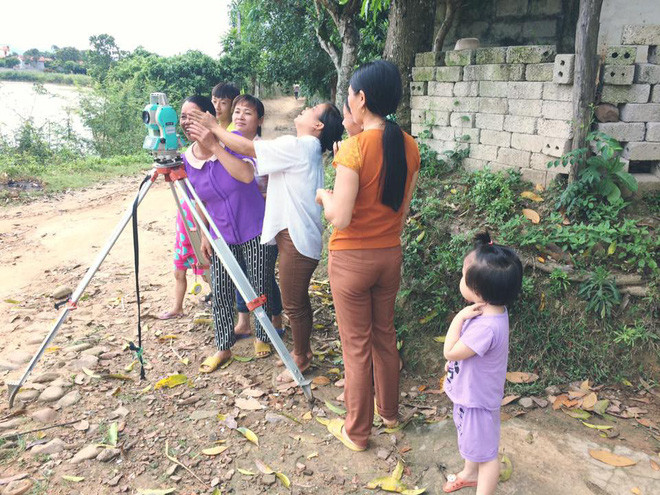 Hội bạn thân xóm cùng nhau chụp 1 tấm đăng Faceook thay avatar.