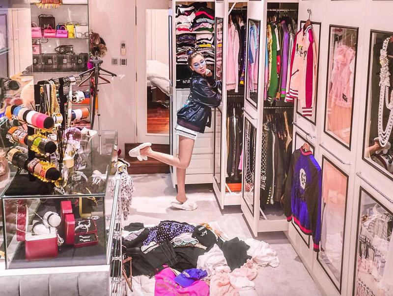 Mặc dù đã 44 tuổi và là mẹ của 2 đứa con nhưng Jamie với ngoại hình trẻ trung, xinh đẹp như gái đôi mươi. Thậm chí, cô nàng nổi tiếng này còn được liệt kê trong danh sách "Hội con nhà giàu Singapore" trên MXH Instagram.