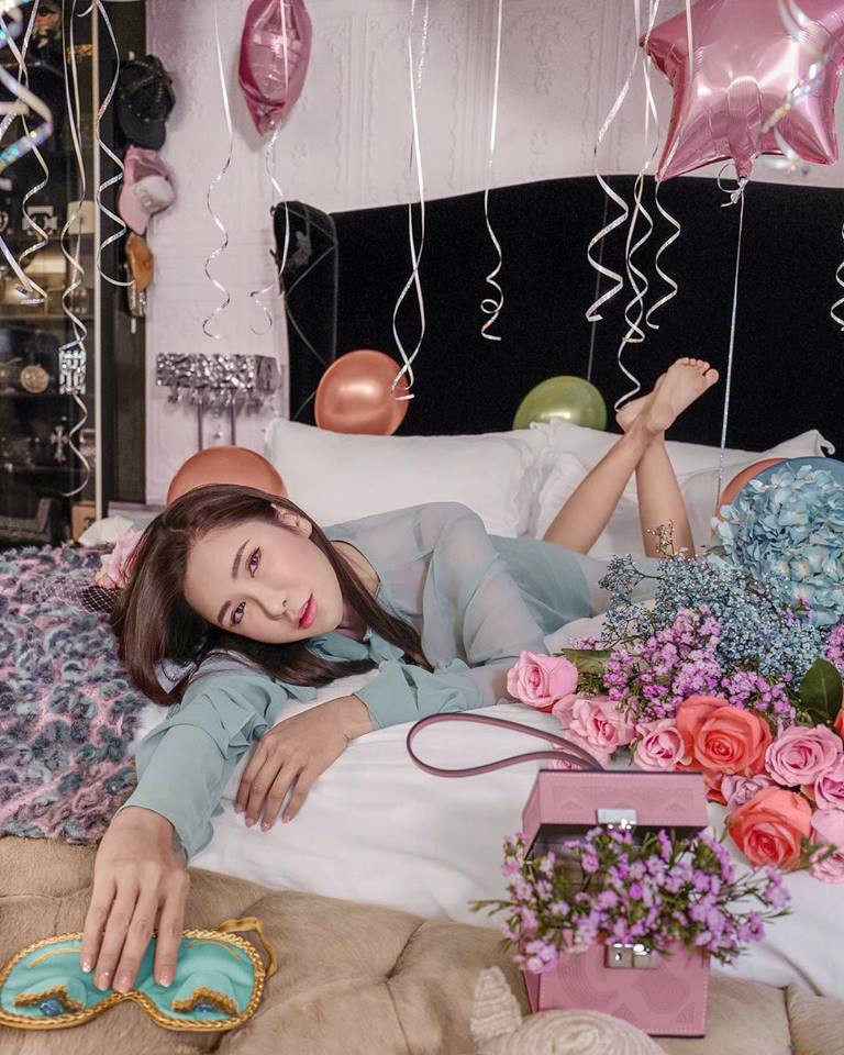 Ngoài thú vui sưu tập hàng hiệu, Jamie Chua cũng rất biết chăm chút cho cơ thể. Mỗi tháng cô dành ra khoảng 200 triệu để làm đẹp, bao gồm chăm sóc tóc, làm nail, massage, chăm sóc da mặt, hút mỡ 2 lần/tuần để duy trì cơ thể mảnh mai.