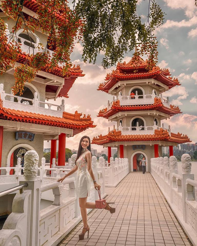 Được biết, tủ quần áo của cô nhiều đến mức phân thành các nhóm khác nhau: nhóm chuyên mặc đi tiệc tùng và nhóm trang phục hàng ngày.