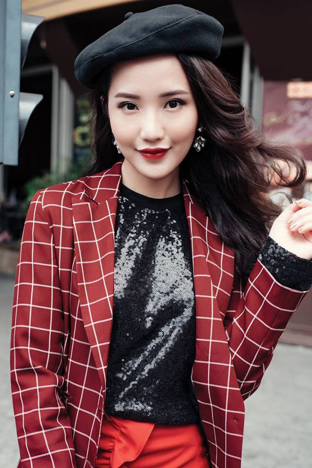 Chưa dừng lại ở đó, nếu tìm hiểu kĩ càng hơn, Primmy Trương còn có gia thế khá khủng khi có mẹ là hiệu trưởng trường Phát triển cá nhân &amp; Đào tạo tài năng John Robert Powers Việt Nam, ngôi trường được mệnh danh chỉ dành cho hội con nhà giàu.