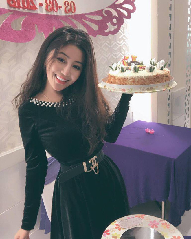 Võ Ngọc Trân khoe vòng 1 nóng bỏng