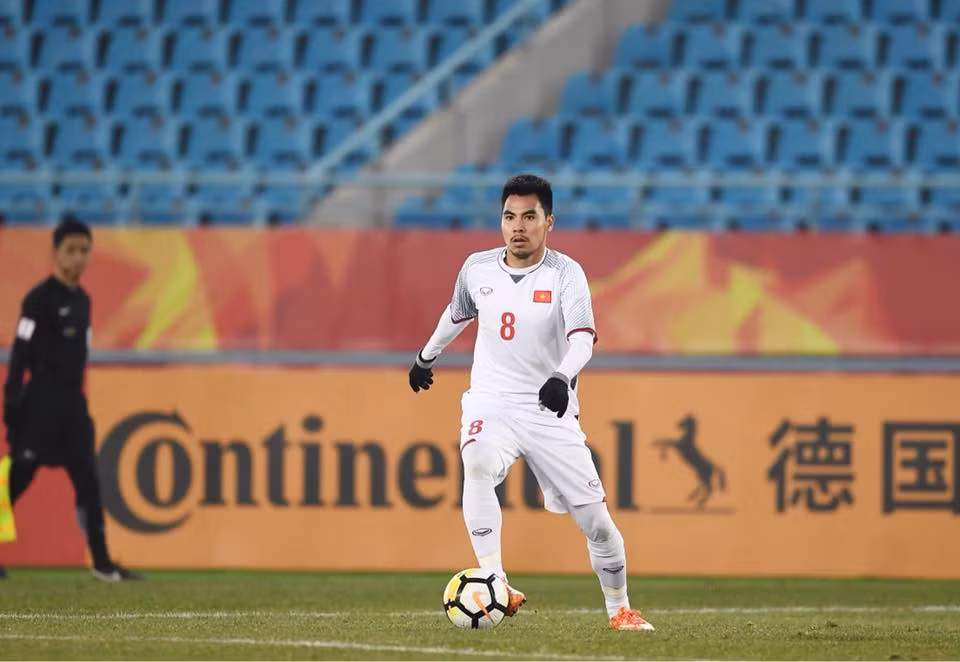 Cơn sốt U23 Việt Nam vẫn chưa có hiện tượng giảm nhiệt, sau khi khai thác hết những vấn đề chuyên môn, dân mạng bắt đầu ngồi "đào mộ" Facebook, Instagram của các cầu thủ và mới đây nhất, nhân vật bị đưa vào tầm ngắm đó là "người không phổi" Đức Huy.