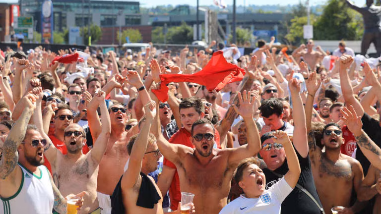 Anh năm nay không có ngôi sao quá nổi bật nhưng lại thi đấu gắn kết. Sức trẻ, nhiệt huyết và không bị truyền thông tạo áp lực đã giúp các cầu thủ thăng hoa.