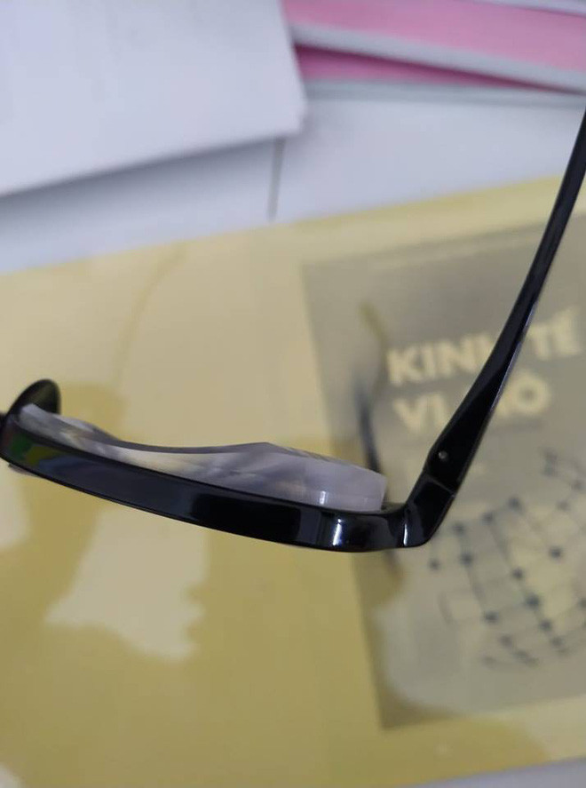 Thêm nữa, việc ngồi máy tính hay điện thoại thông minh cũng là nguyên do khiến số đo thị lực của giới trẻ ngày nay tăng cao.