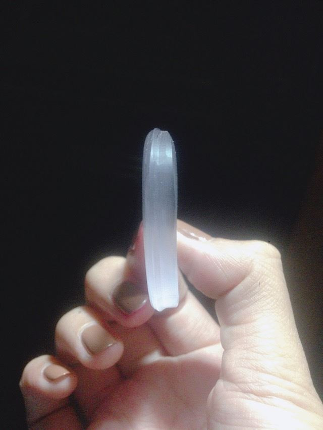 Mới đây, trên MXH xuất hiện một topic nơi các bạn học sinh cùng nhau so kè, đọ độ dày của mắt kính, khiến nhiều người phát hoảng vì thực trạng cận thị học đường đã đáng lo ngại đến mức báo động.