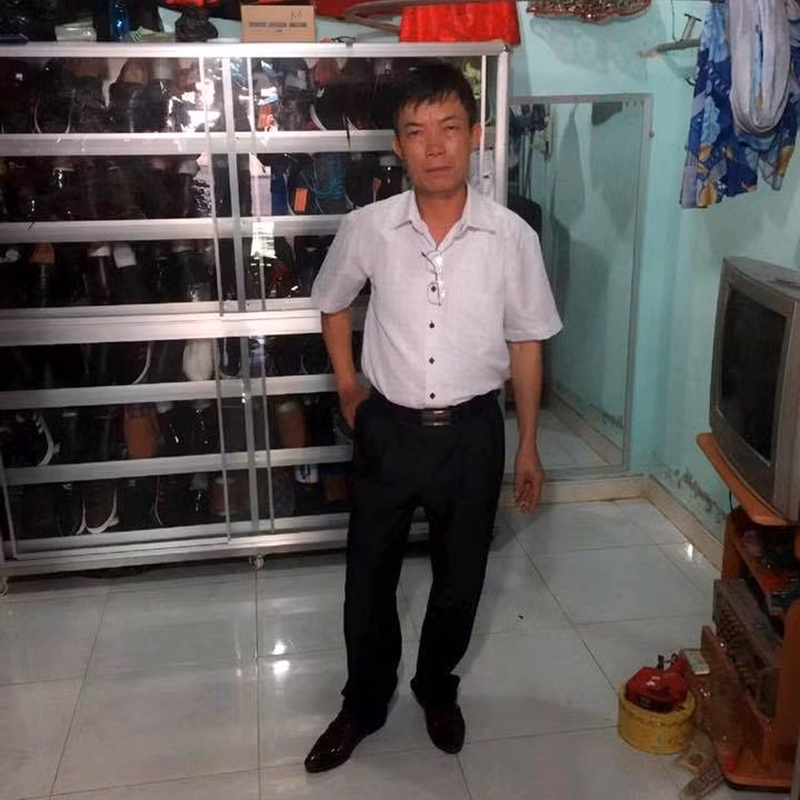 Sau khi xem clip của cha con Thống Đại dân mạng tỏ ra rất hào hứng vào dành vô vàn lời khen cho ông bố U50 Cao Văn Dũng. Nickname Hoang Anh chia sẻ: "Ôi chú quá teen luôn ấy, bằng tuổi chú bố con ở nhà toàn nghe nhạc vàng với nhạc đỏ. Bọn con bật nhạc lên nghe thì bảo nhảm nhỉ, phải nghe nhạc xưa này mới hay".