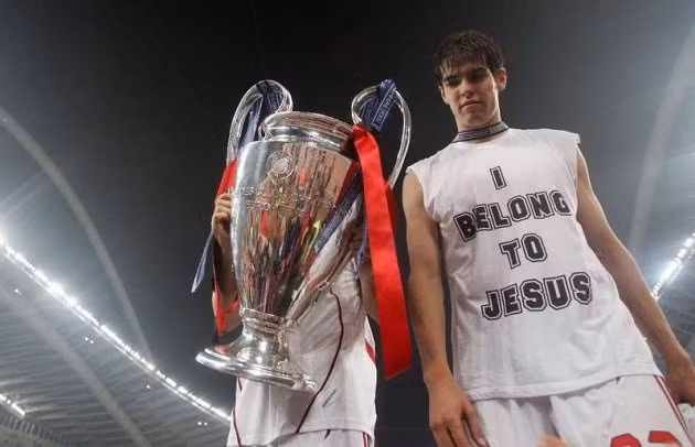 Năm 2007 là mùa giải cực thành công của Kaka khi vừa vô địch UEFA Champions League và có quả bóng vàng. Trước đó 5 năm, tại World Cup tại Nhật Bản - Hàn Quốc, dù chỉ thi đấu 25 phút nhưng Kaka vẫn có dịp nâng cao chức vô địch World Cup.